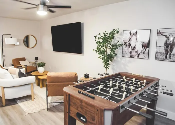 Worth Getaway With Pool & Games *