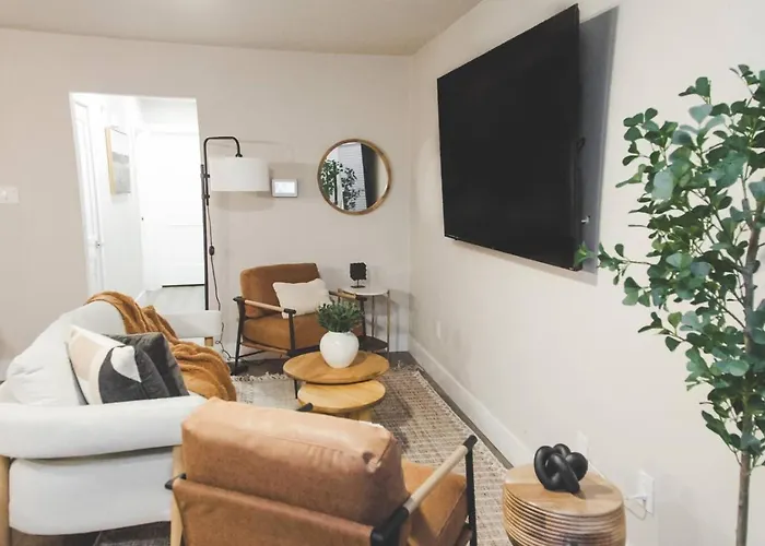 Worth Getaway With Pool & Games Holiday home *